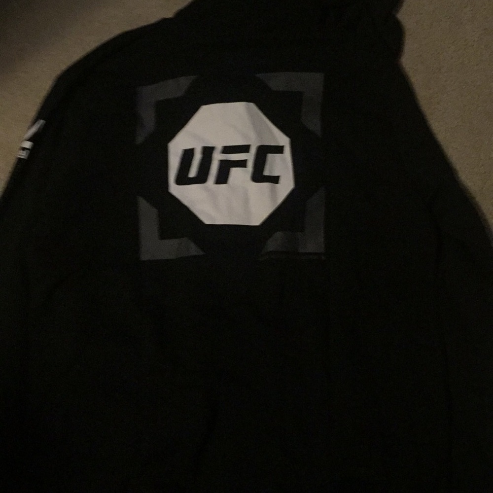 UFC Reebok sweatshirt - Picture 3 of 3